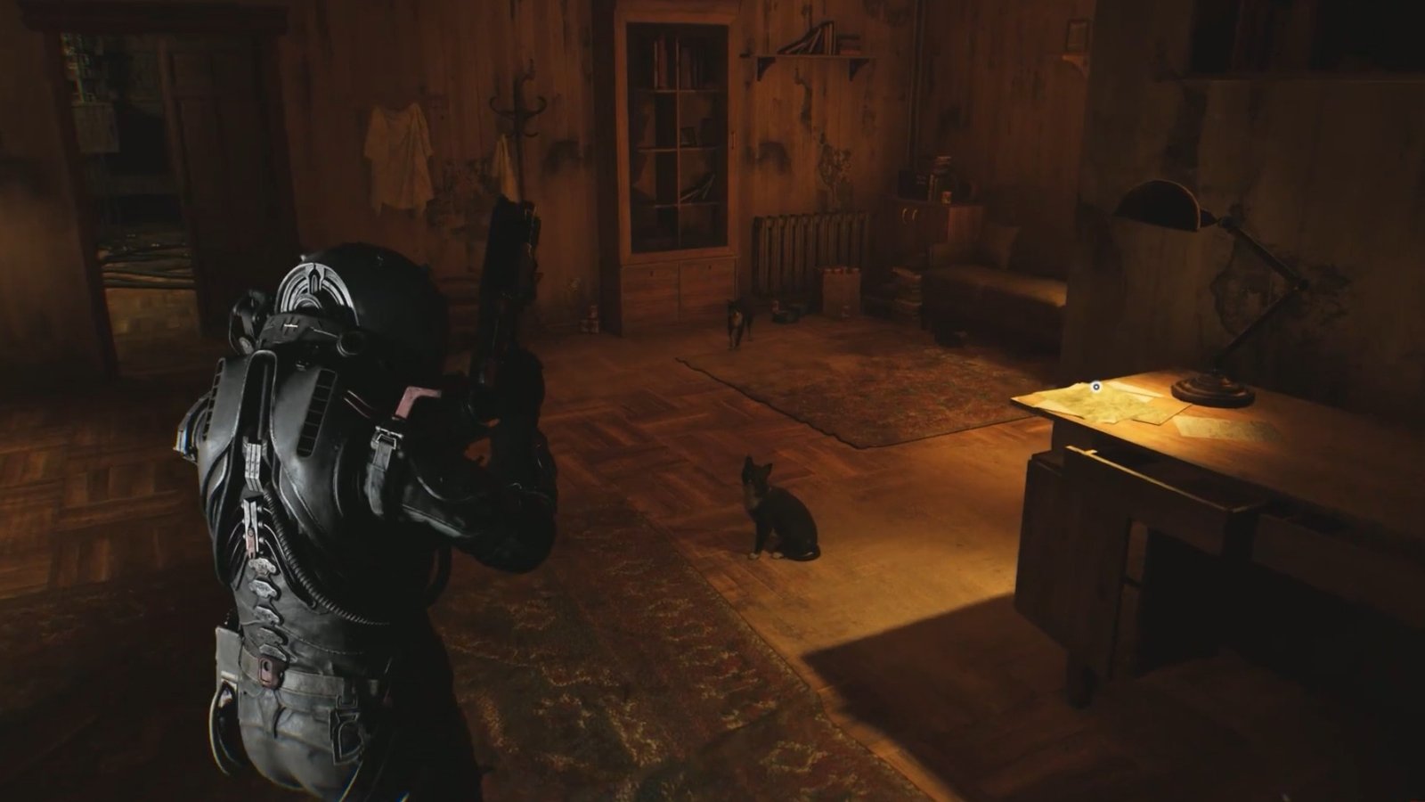 Cronos: The New Dawn screenshot featuring the Traveler looking at the first Cat, Borowka at the bottom of the stairs.